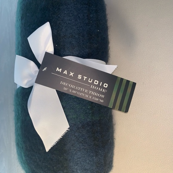 Max studio home decorative throw - Picture 2 of 6